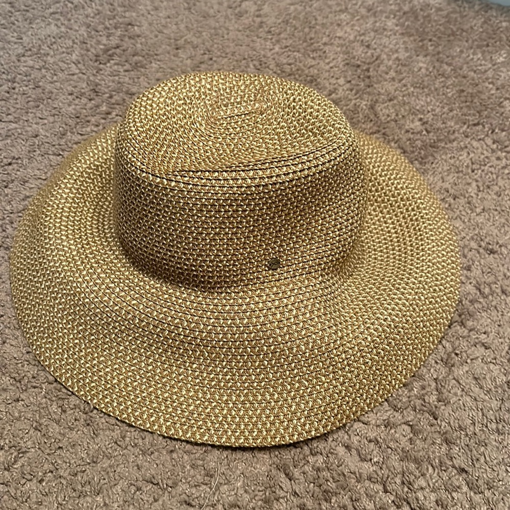 Never worn flopping and bendable beach hat!